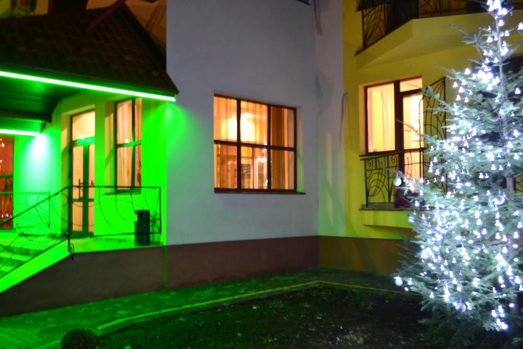 Hotel Restaurant Vizit Truskawez Exterior foto