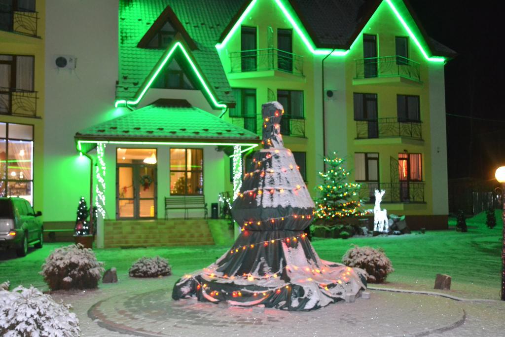 Hotel Restaurant Vizit Truskawez Exterior foto