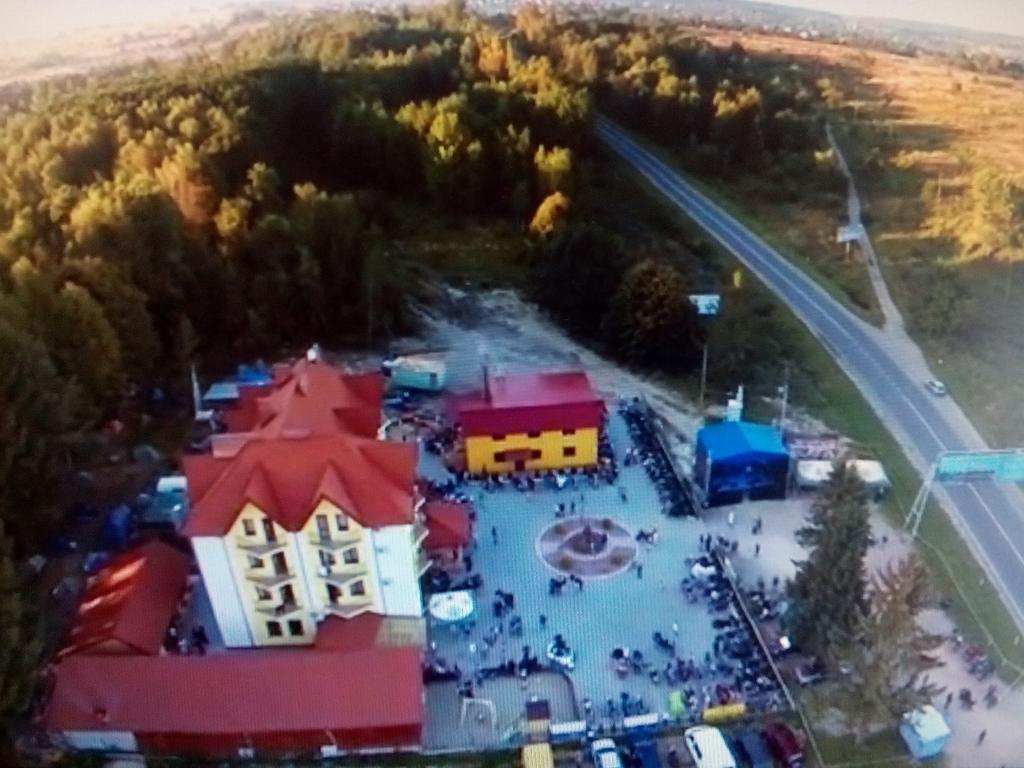 Hotel Restaurant Vizit Truskawez Exterior foto
