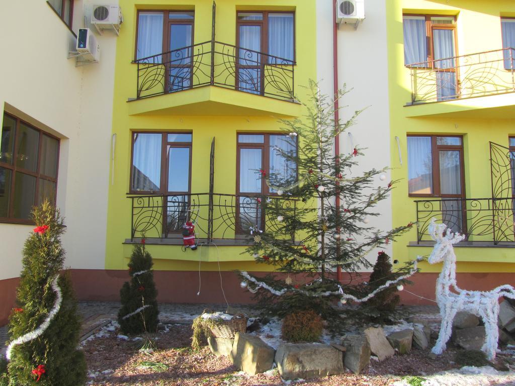 Hotel Restaurant Vizit Truskawez Exterior foto